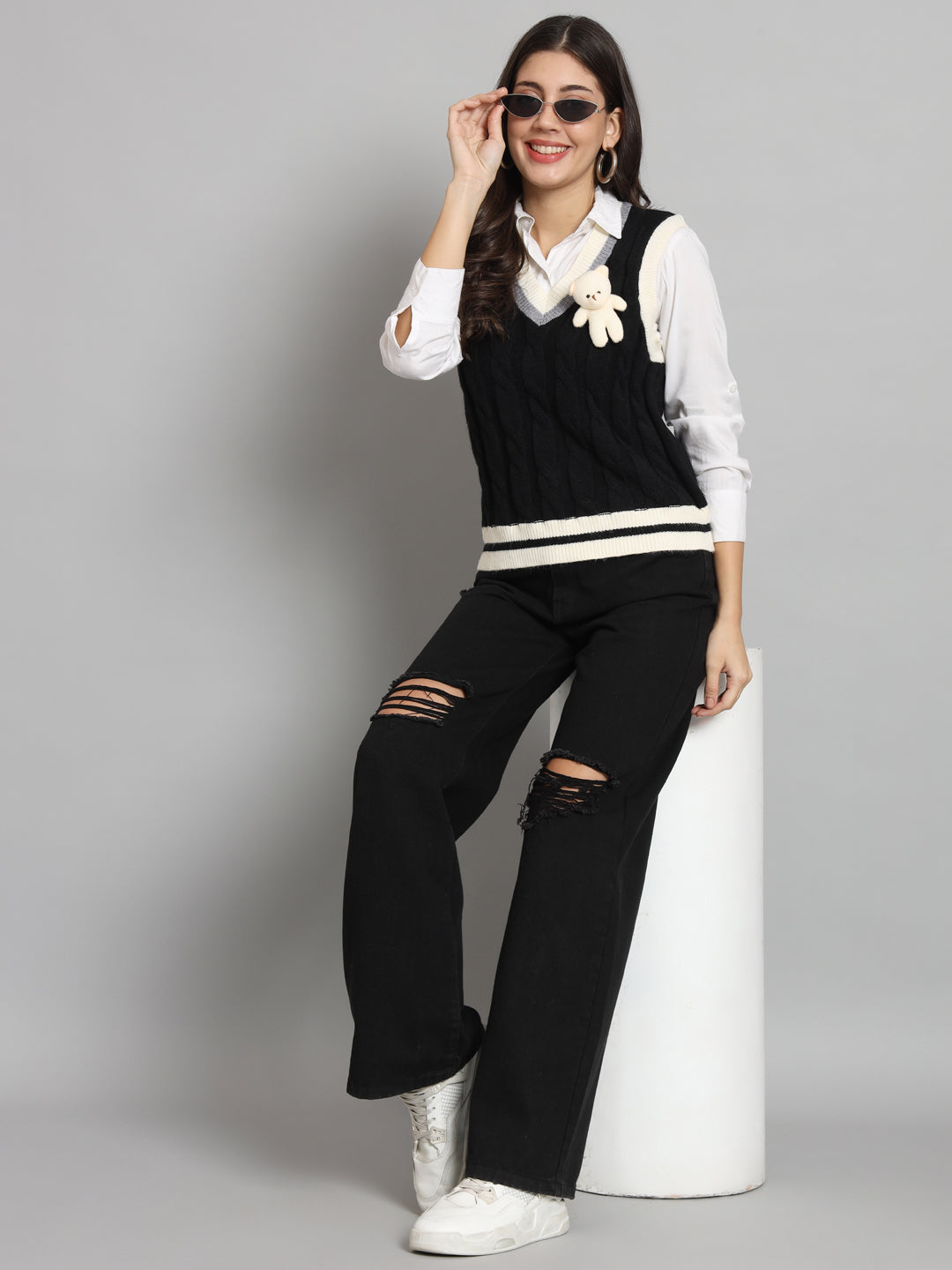 BROOWL Women's V-Neck Sweater.