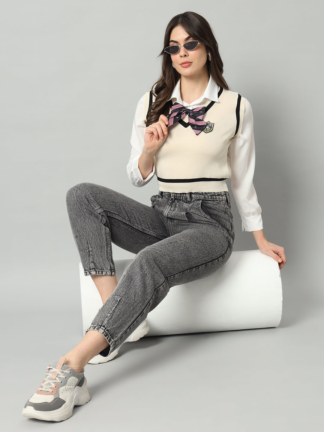 BROOWL Women's Cream-Coloured & White Woollen Sweater Vest