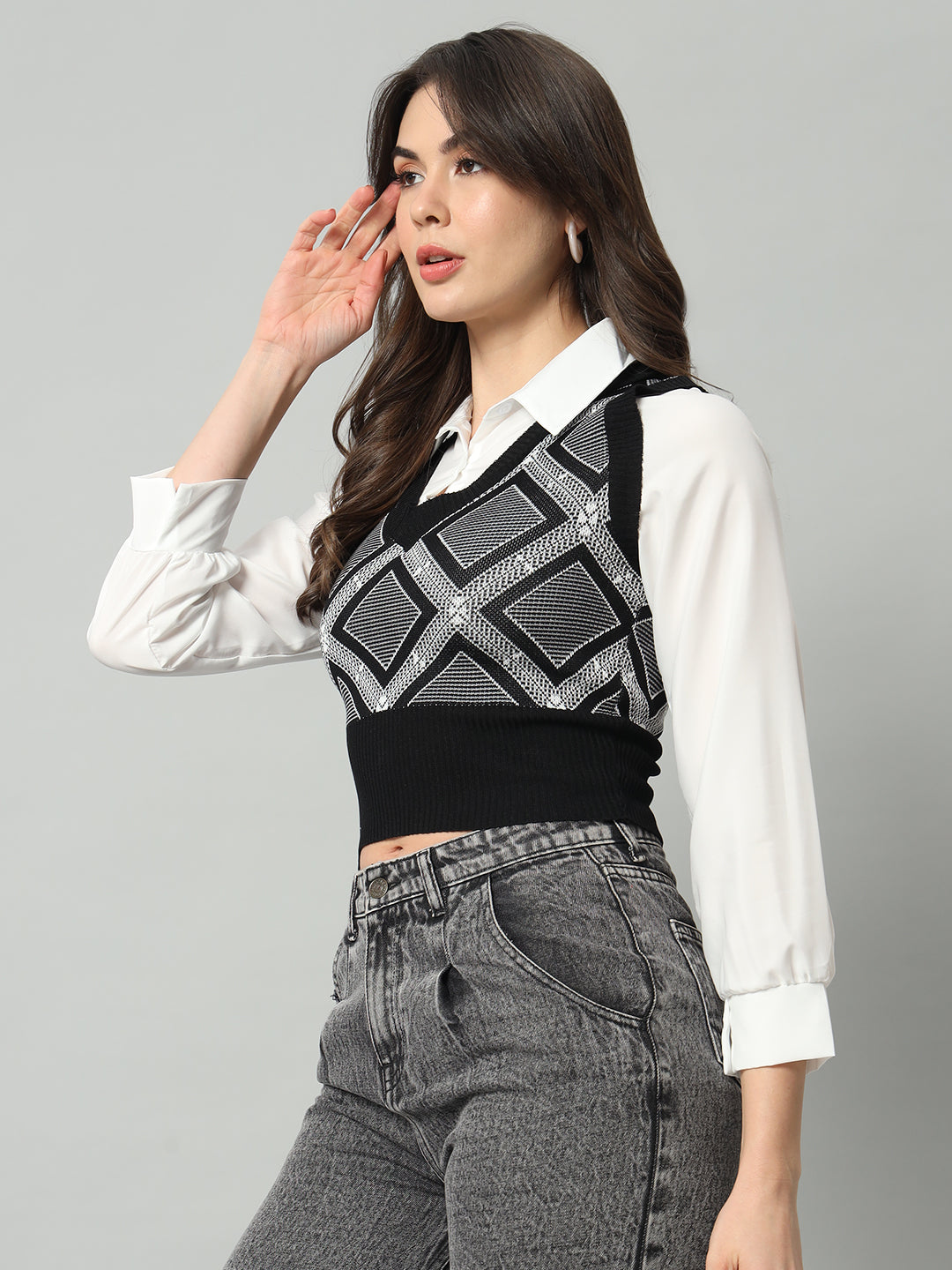 BROOWL Women Black & White Woollen Sweater Vest