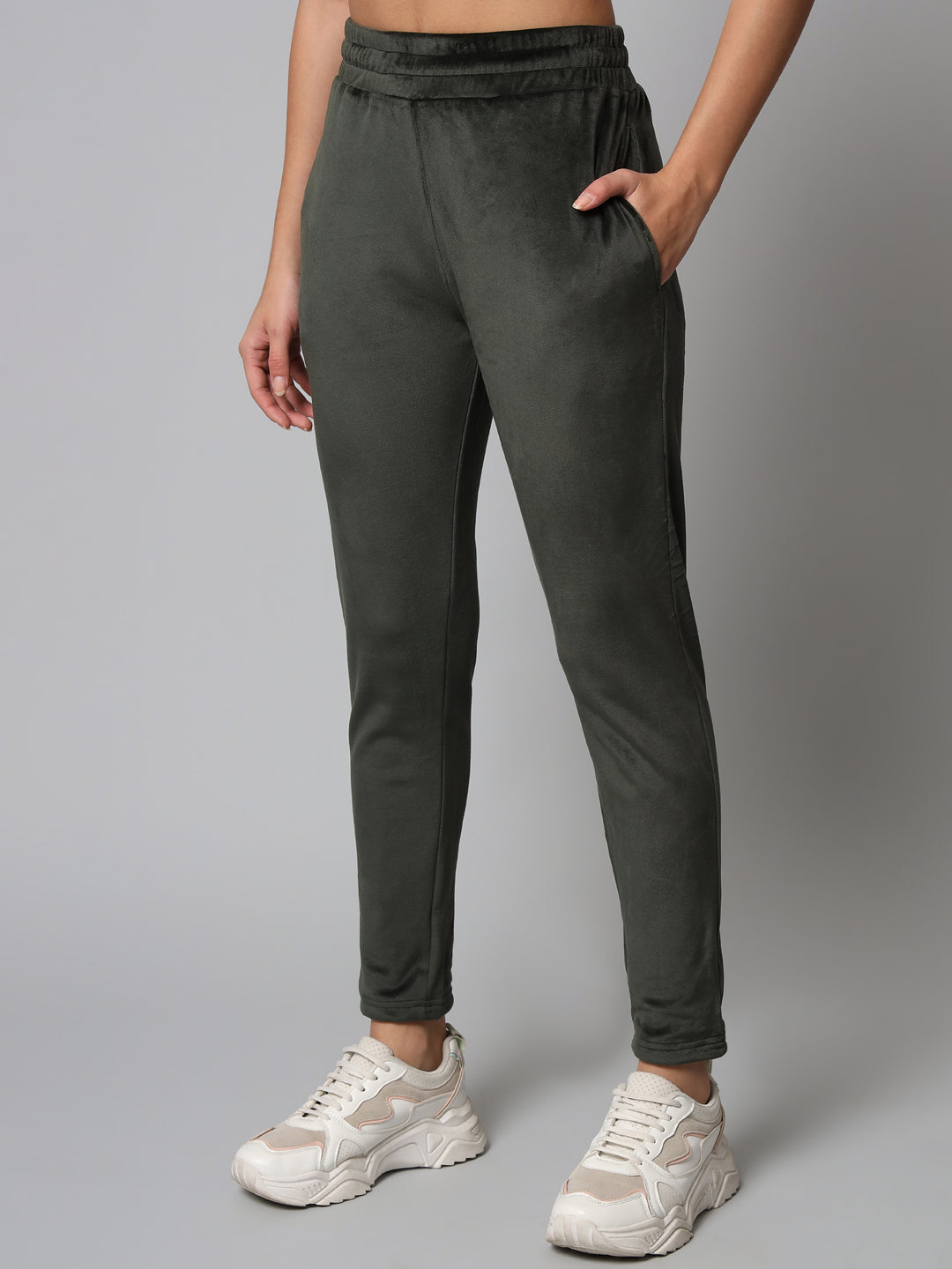 Broowl Women Olive Green Solid Velvet Co-Ords.